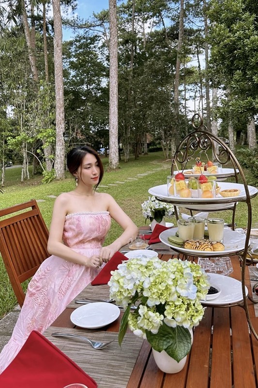 Hòa Minzy từ nghèo khó đến "phú bà" showbiz Việt Hòa Minzy từ nghèo khó đến "phú bà" showbiz Việt