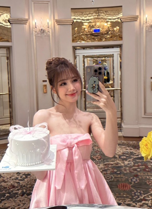 Hòa Minzy từ nghèo khó đến "phú bà" showbiz Việt Hòa Minzy từ nghèo khó đến "phú bà" showbiz Việt