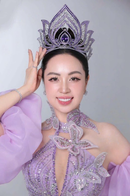 Hoàng Thu Thuỷ khoe nhà mới 2 tỷ sau đăng quang hoa hậu Hoàng Thu Thuỷ khoe nhà mới 2 tỷ sau đăng quang hoa hậu