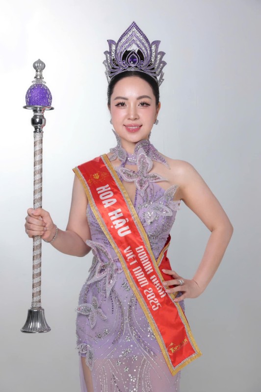 Hoàng Thu Thuỷ khoe nhà mới 2 tỷ sau đăng quang hoa hậu Hoàng Thu Thuỷ khoe nhà mới 2 tỷ sau đăng quang hoa hậu