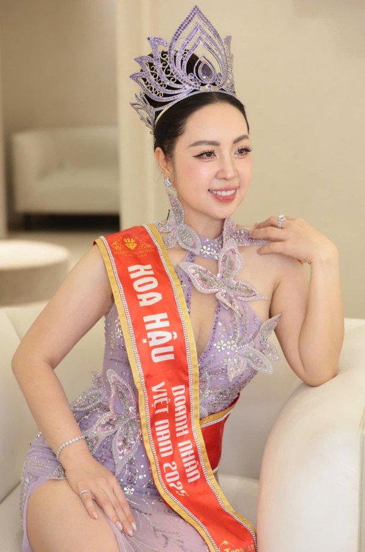 Hoàng Thu Thuỷ khoe nhà mới 2 tỷ sau đăng quang hoa hậu Hoàng Thu Thuỷ khoe nhà mới 2 tỷ sau đăng quang hoa hậu