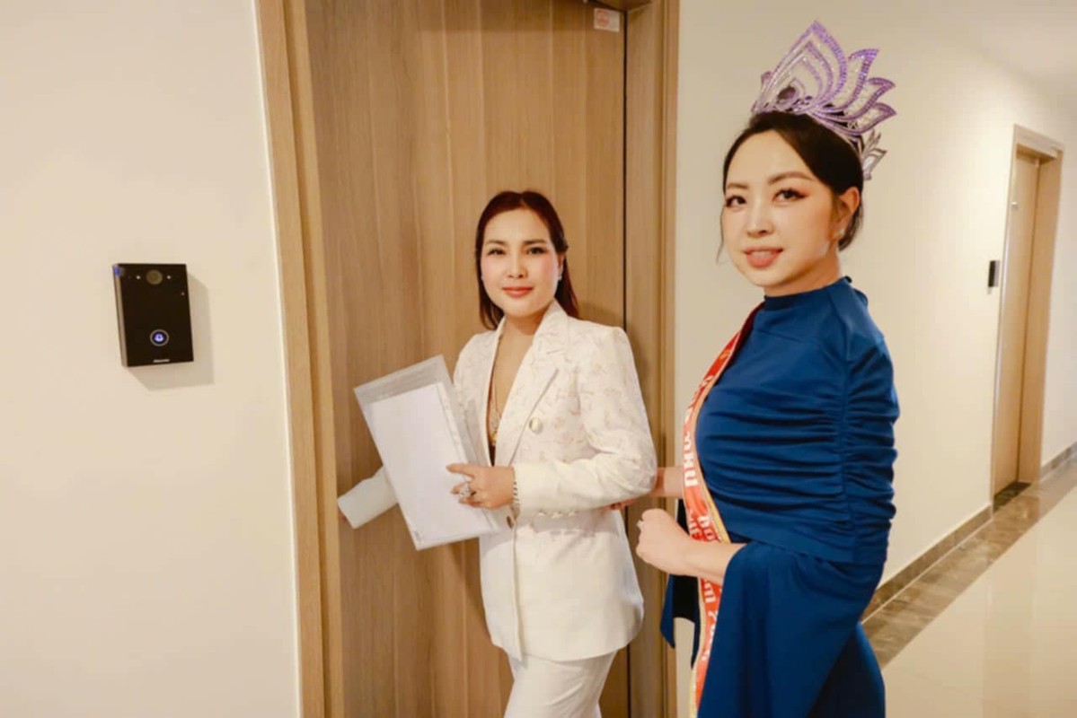 Hoàng Thu Thuỷ khoe nhà mới 2 tỷ sau đăng quang hoa hậu Hoàng Thu Thuỷ khoe nhà mới 2 tỷ sau đăng quang hoa hậu