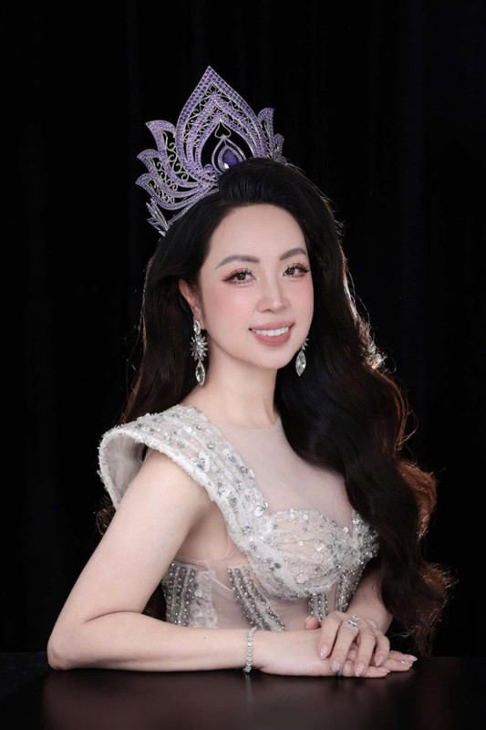 Hoàng Thu Thuỷ khoe nhà mới 2 tỷ sau đăng quang hoa hậu Hoàng Thu Thuỷ khoe nhà mới 2 tỷ sau đăng quang hoa hậu
