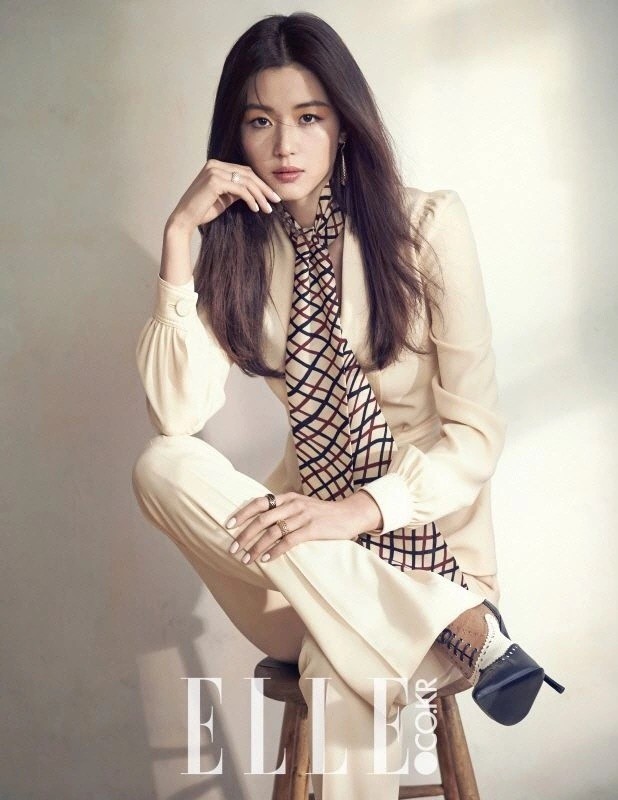 Kim Soo Hyun vướng scandal, “mợ chảnh” Jeon Ji Hyun giờ ra sao? Kim Soo Hyun vướng scandal, “mợ chảnh” Jeon Ji Hyun giờ ra sao?