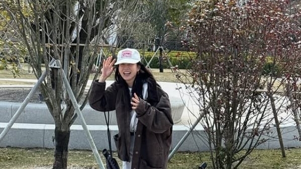Son Ye Jin 'thân mật' bên người đàn ông bí ẩn khiến dân mạng 'dậy sóng'