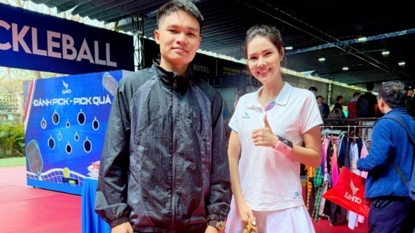Vợ siêu mẫu của Mạc Hồng Quân say mê với pickleball