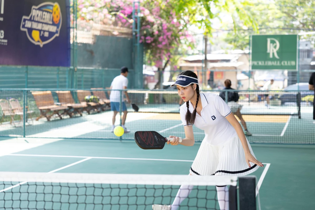 Vợ siêu mẫu của Mạc Hồng Quân say mê với pickleball