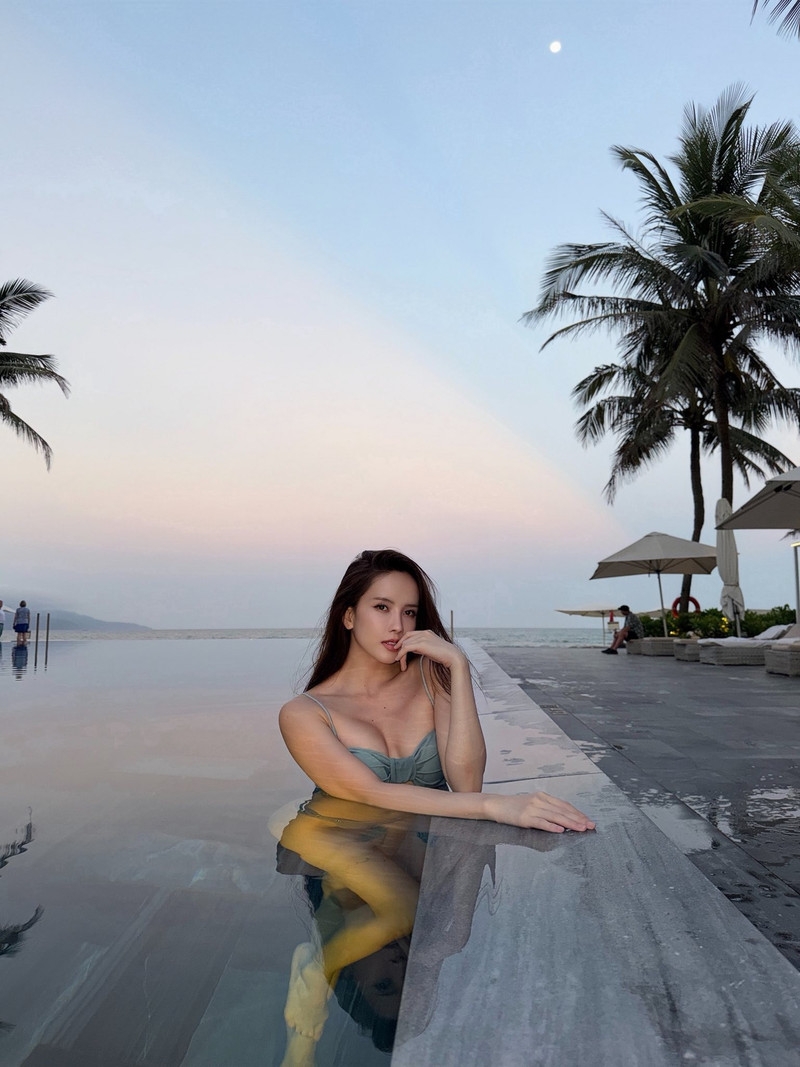 Thiều Bảo Trâm 'đốt mắt' với loạt ảnh bikini gợi cảm