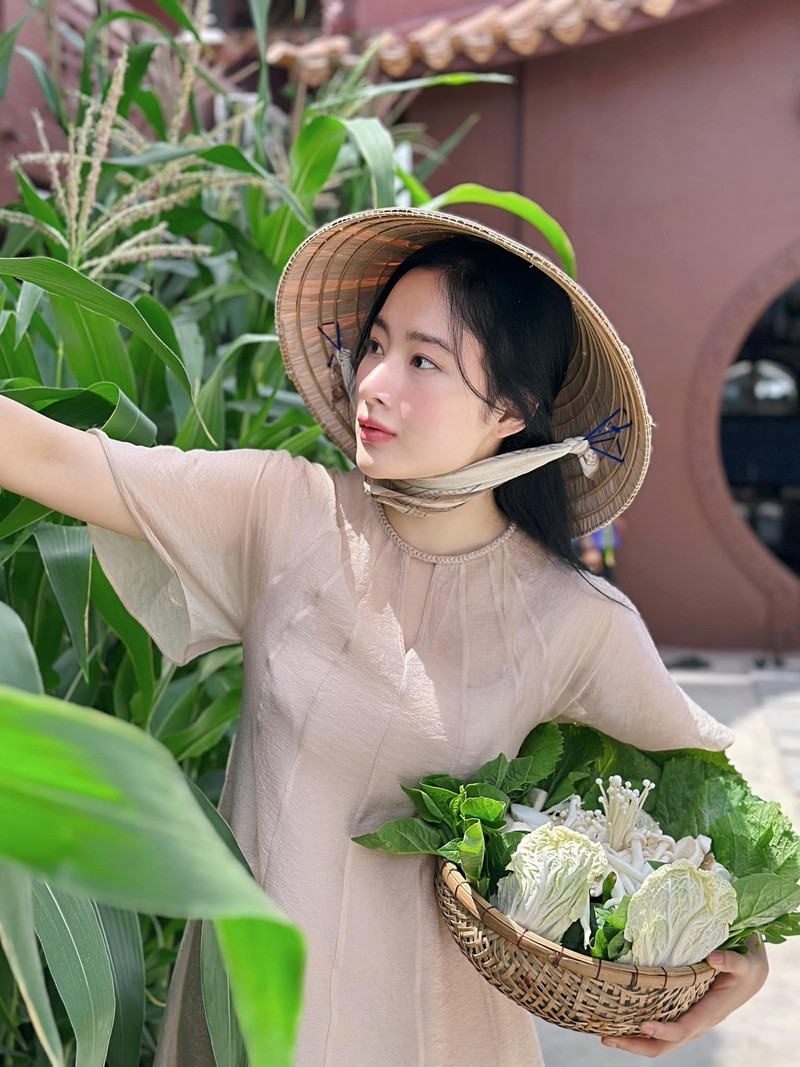 Xuất hiện với cơ bắp cuồn cuộn, Angela Phương Trinh gây tiếc nuối hình ảnh nữ tính ngày nào