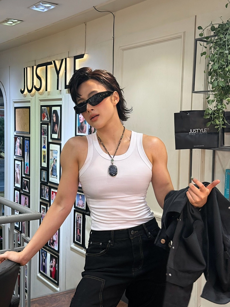 Xuất hiện với cơ bắp cuồn cuộn, Angela Phương Trinh gây tiếc nuối hình ảnh nữ tính ngày nào