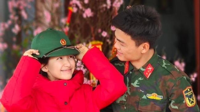 Hòa Minzy dừng đăng tải hình ảnh về chồng Đại úy