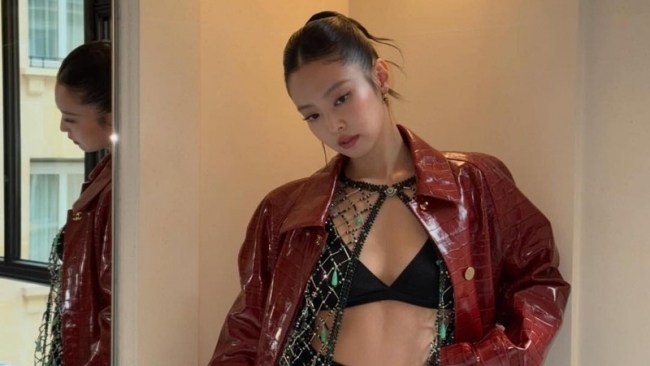 Jennie (BLACKPINK) gây 'bão' với trang phục táo bạo