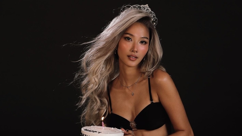 Siêu mẫu Hoàng Thùy mừng sinh nhật bằng loạt ảnh táo bạo