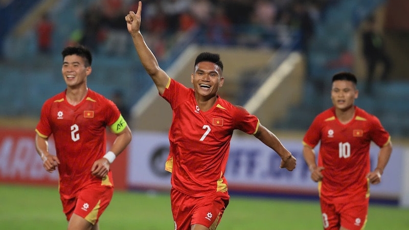 Tuyển Việt Nam áp sát Top 100 FIFA