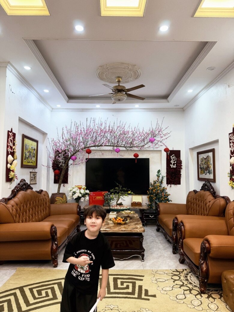 Cuộc sống của bé Bo tại Bắc Ninh: Học trường làng và tình cảm với Đại úy Thăng Văn Cương Cuộc sống của bé Bo tại Bắc Ninh: Học trường làng và tình cảm với Đại úy Thăng Văn Cương