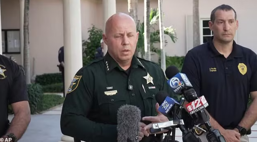 Tay golf huyền thoại Tiger Woods bị bắt