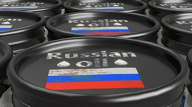 Nghịch lý chính sách miễn trừ của Mỹ: Dầu Nga "đắt khách", dầu Iran vẫn ế