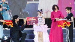 Rapper Đen gây xúc động với hành động  dễ thương trước các tài năng nhí