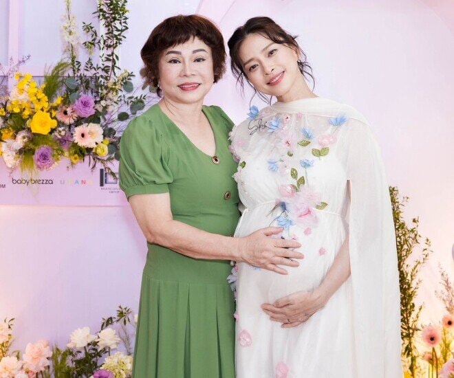 Huy Trần chuẩn bị đồ ăn dặm tỉ mỉ cho con gái Ngô Thanh Vân khi đi chơi Huy Trần chuẩn bị đồ ăn dặm tỉ mỉ cho con gái Ngô Thanh Vân khi đi chơi