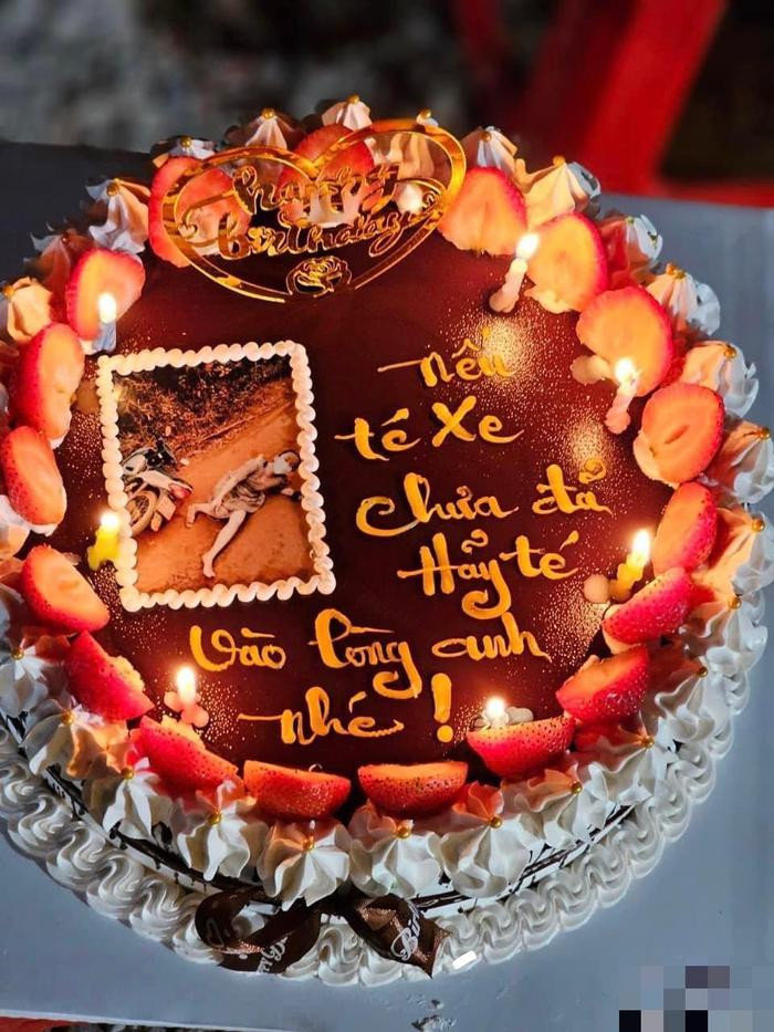 Lê Dương Bảo Lâm "chơi lớn" tặng vợ 200 bộ đồ cùng dòng nhắn nhủ "dở khóc dở cười" Lê Dương Bảo Lâm "chơi lớn" tặng vợ 200 bộ đồ cùng dòng nhắn nhủ "dở khóc dở cười"
