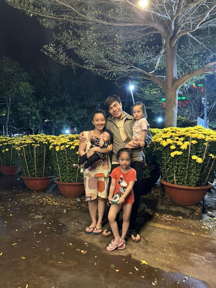 Lê Dương Bảo Lâm "chơi lớn" tặng vợ 200 bộ đồ cùng dòng nhắn nhủ "dở khóc dở cười" Lê Dương Bảo Lâm "chơi lớn" tặng vợ 200 bộ đồ cùng dòng nhắn nhủ "dở khóc dở cười"