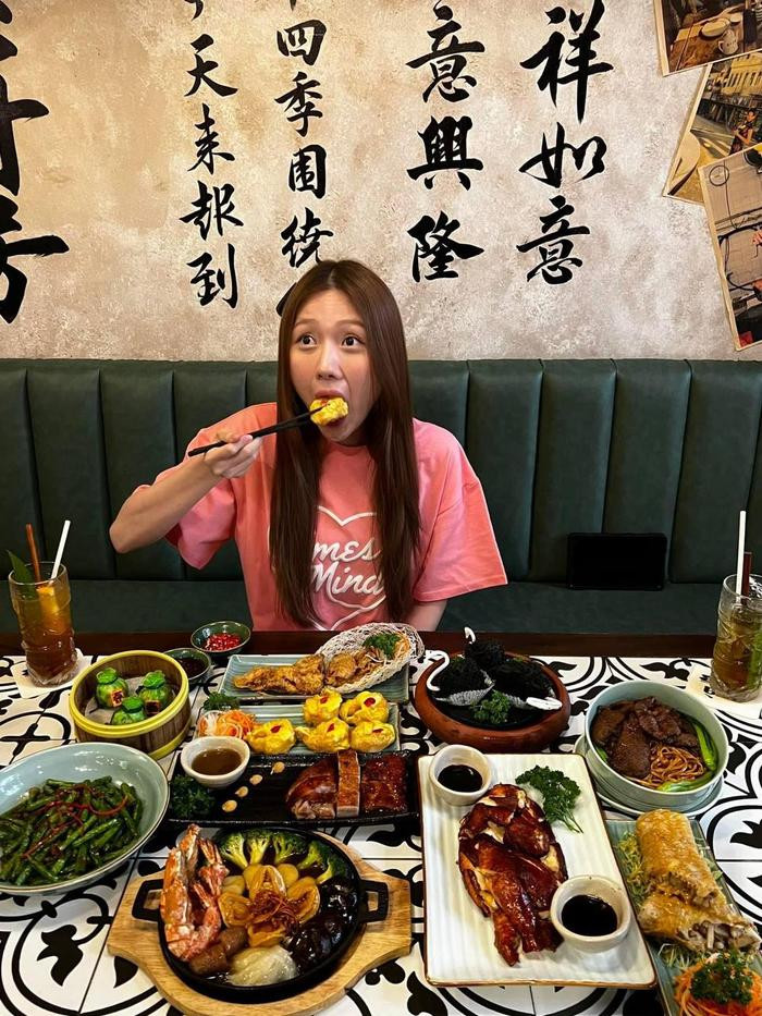Em gái Trấn Thành và bạn trai tin đồn tự tung "hint" hẹn hò nhưng lại lấy người này làm bức bình phong? Em gái Trấn Thành và bạn trai tin đồn tự tung "hint" hẹn hò nhưng lại lấy người này làm bức bình phong?