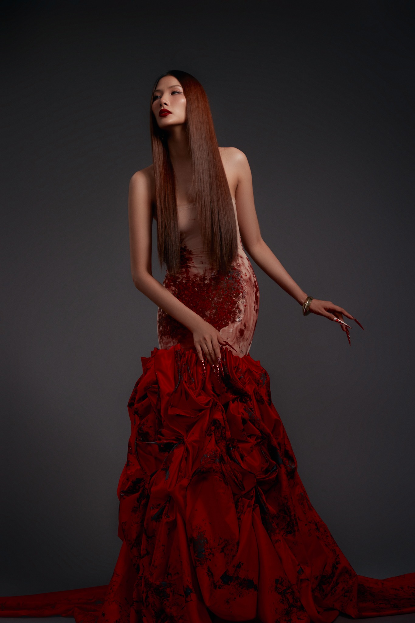 Vụ "cầm nhầm" túi Chanel của Hoàng Thùy bất ngờ gây xôn xao mạng xã hội Vụ "cầm nhầm" túi Chanel của Hoàng Thùy bất ngờ gây xôn xao mạng xã hội