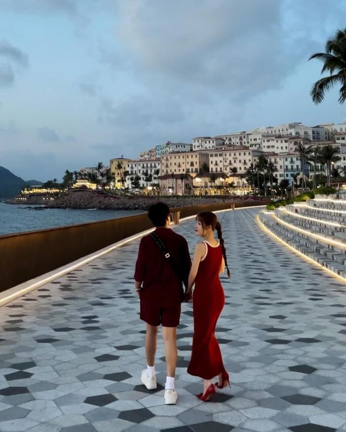 Puka bị nghi mang thai, dấu hiệu "mẹ bầu" lộ rõ trên khuôn mặt Puka bị nghi mang thai, dấu hiệu "mẹ bầu" lộ rõ trên khuôn mặt