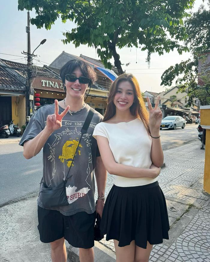 Hoa hậu Tiểu Vy vô tình gặp một sao Hàn tại Việt Nam, danh tính người này gây bất ngờ
