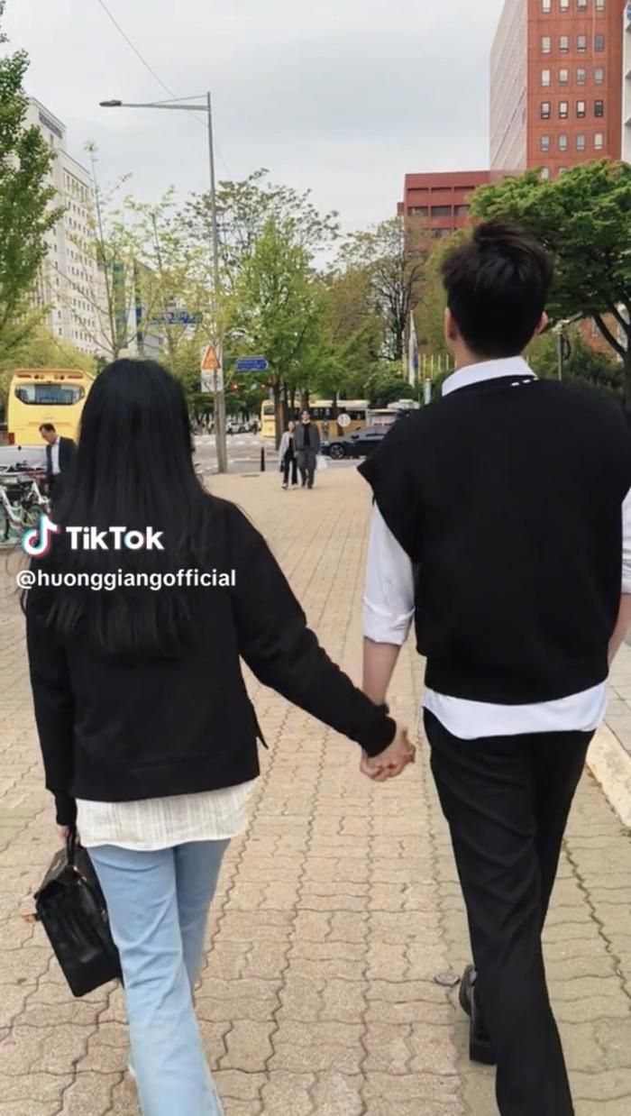 Hương Giang nắm tay chồng ở Hàn quốc, cái kết khiến netizen "hú hồn"