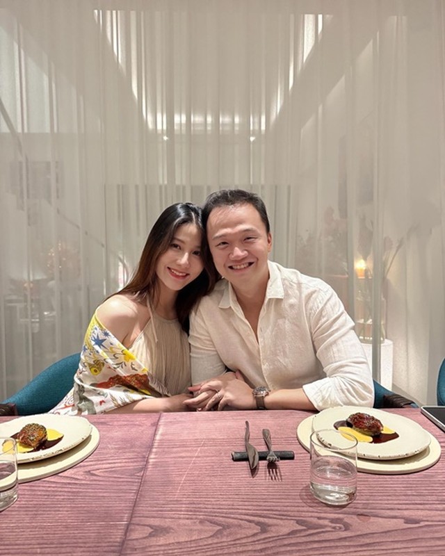 Diễm My 9x được khen đẹp như búp bê sau sinh nở