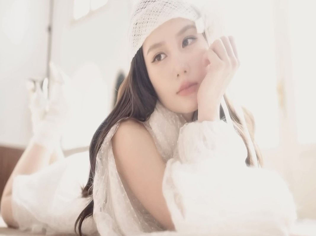 Diễm My 9x được khen đẹp như búp bê sau sinh nở