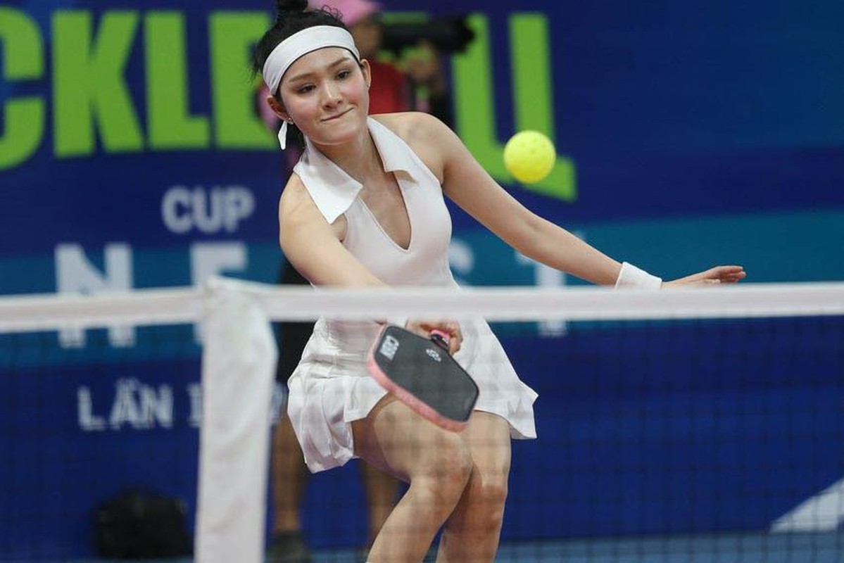 Soi loạt outfit cực đầu tư của Hiền Hồ trên sân pickleball Soi loạt outfit cực đầu tư của Hiền Hồ trên sân pickleball