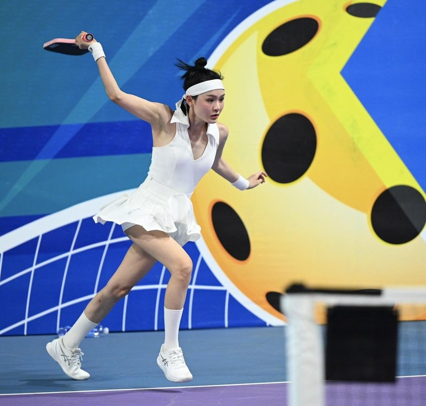 Soi loạt outfit cực đầu tư của Hiền Hồ trên sân pickleball Soi loạt outfit cực đầu tư của Hiền Hồ trên sân pickleball