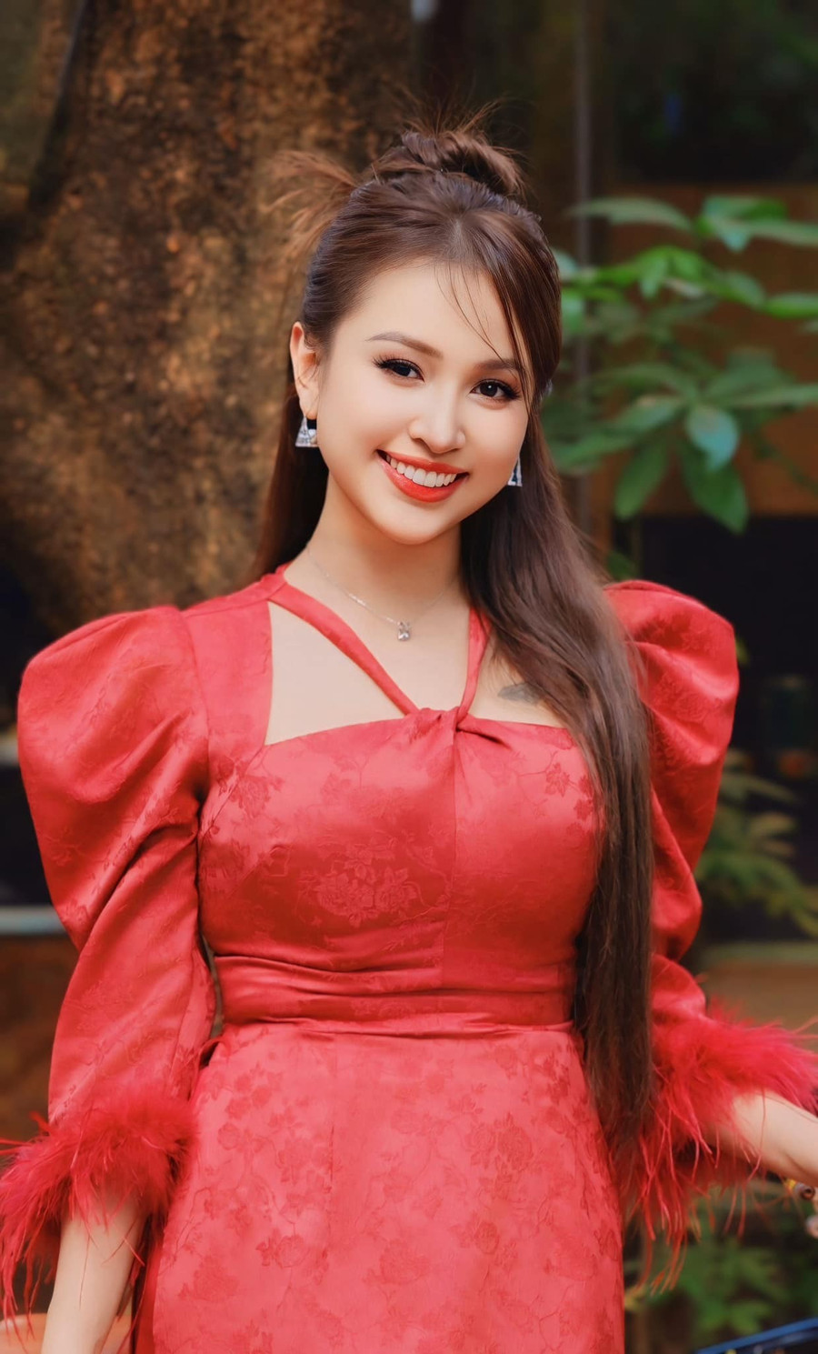 Vân Hugo xin lỗi, khẳng định không quảng cáo sữa giả