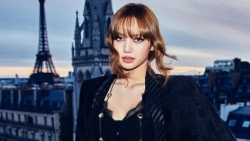 Lisa (BLACKPINK) từ chối Miss Universe