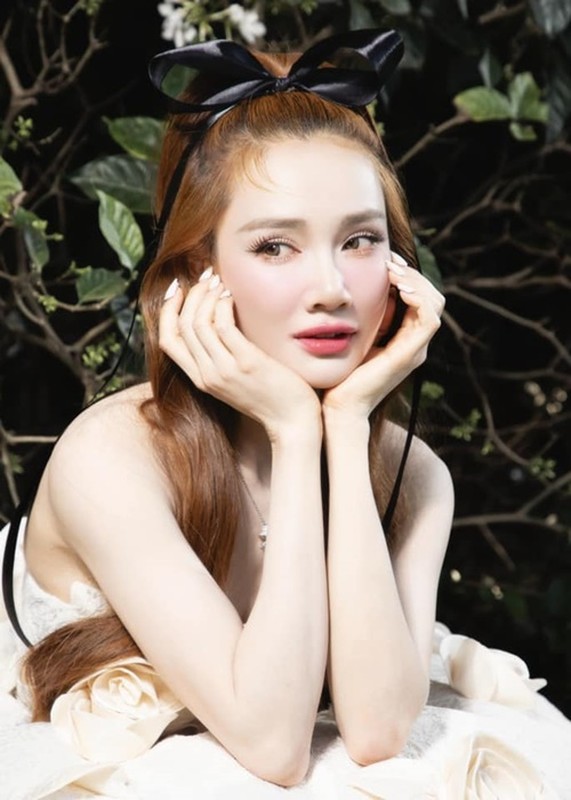 Nhan sắc thu hút của “gái hai con” Nhã Phương