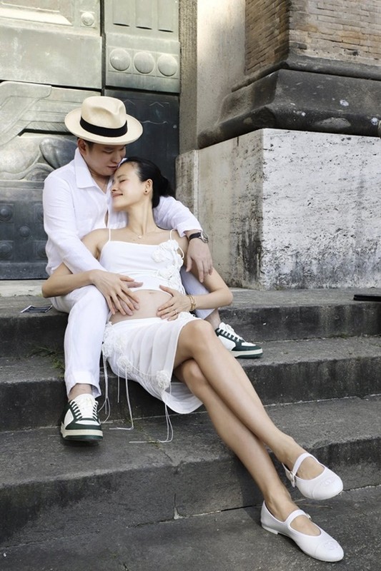 Siêu mẫu Tuyết Lan xác nhận mang bầu con đầu lòng