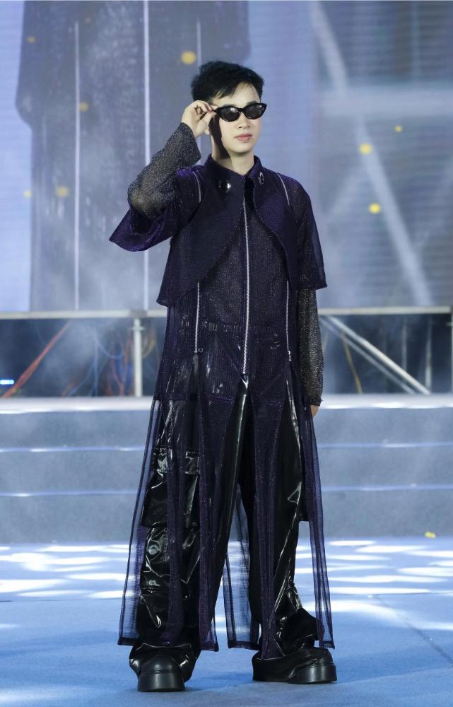 Kiều Vũ Nhật Anh giành danh hiệu Nam ca sĩ được yêu thích nhất tại Búp Sen Vàng