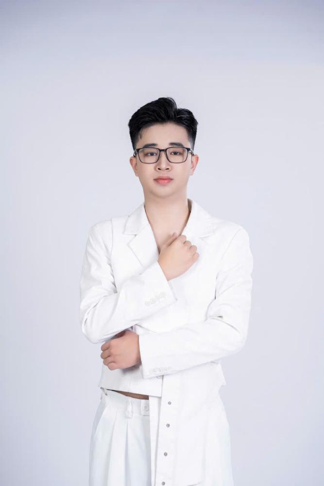 Kiều Vũ Nhật Anh giành danh hiệu Nam ca sĩ được yêu thích nhất tại Búp Sen Vàng