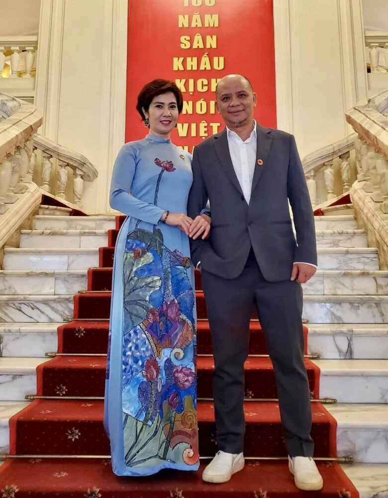 Nghệ sĩ Anh Tuấn và Nguyệt Hằng kỷ niệm 30 năm ngày cưới: Từ nợ nần đến tổ ấm viên mãn Nghệ sĩ Anh Tuấn và Nguyệt Hằng kỷ niệm 30 năm ngày cưới: Từ nợ nần đến tổ ấm viên mãn