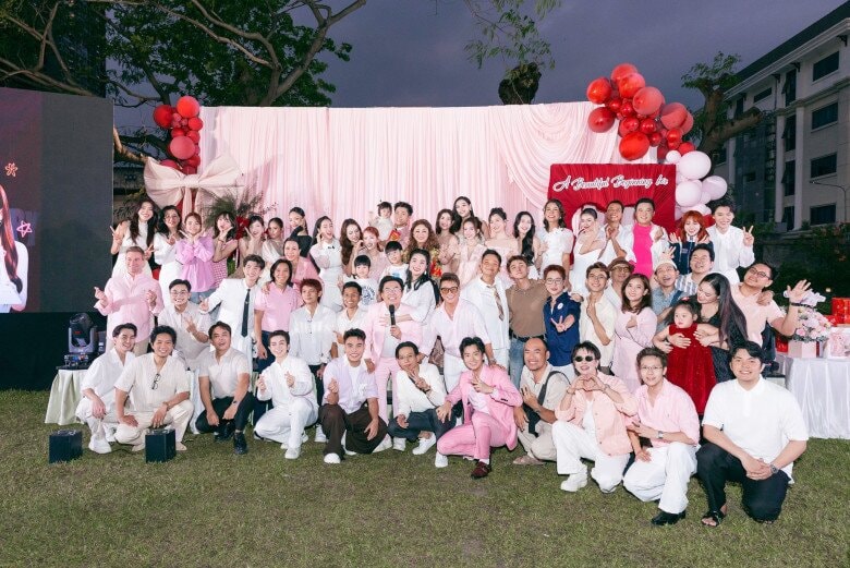 Phản ứng của con gái Puka khi nghe mẹ hát và tiệc thôi nôi 1 tuổi của bé Anya