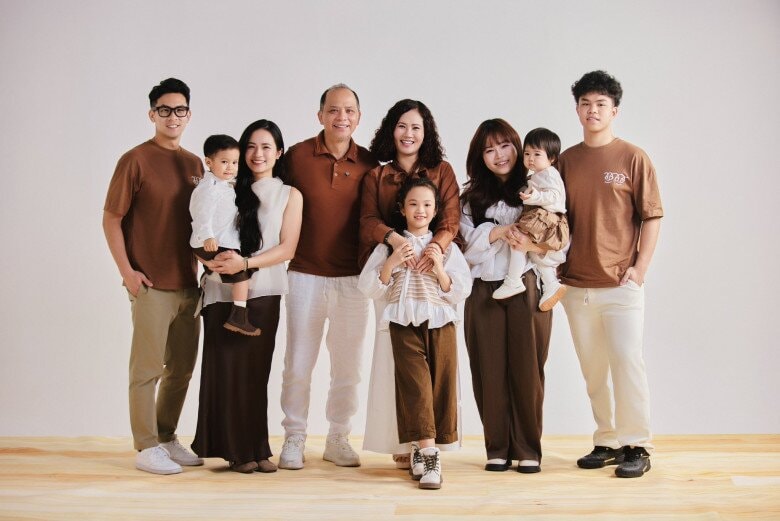 Nghệ sĩ Anh Tuấn và Nguyệt Hằng kỷ niệm 30 năm ngày cưới: Từ nợ nần đến tổ ấm viên mãn Nghệ sĩ Anh Tuấn và Nguyệt Hằng kỷ niệm 30 năm ngày cưới: Từ nợ nần đến tổ ấm viên mãn