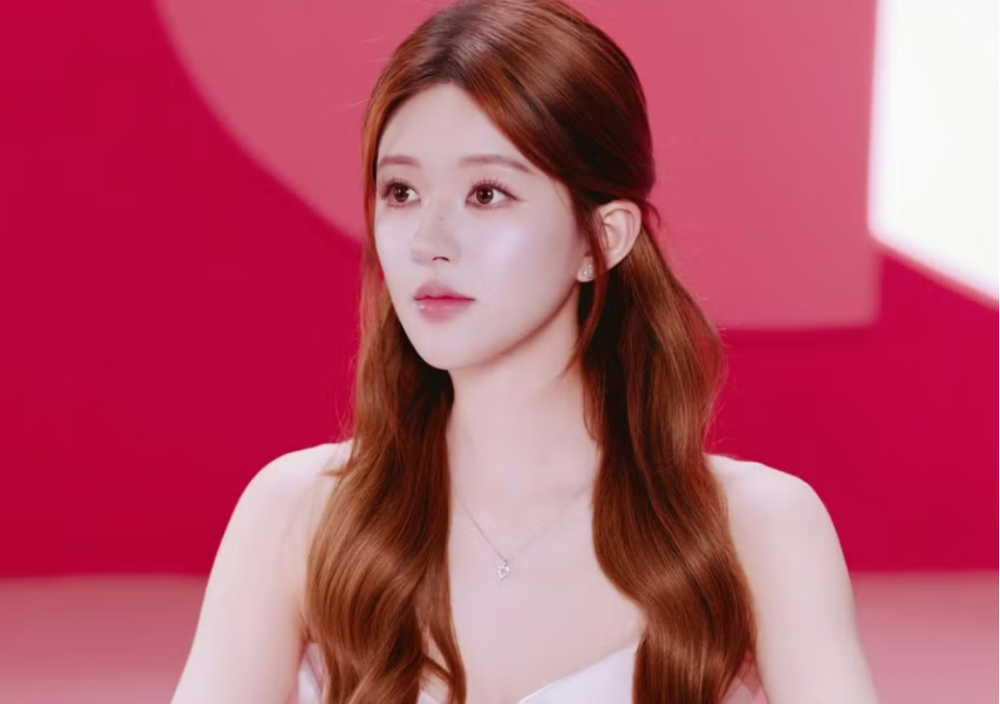 Triệu Lộ Tư lấn sân ca hát, vé concert gần 8 triệu đồng