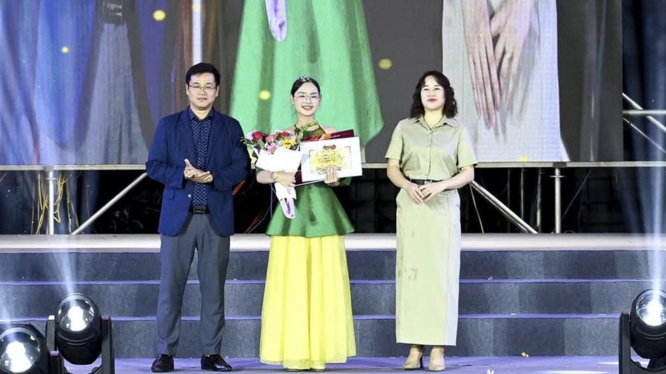 Ngọc Diệp – “Bông hoa đất Mỏ” giành giải Ca sĩ nữ triển vọng tại Búp Sen Vàng 2026