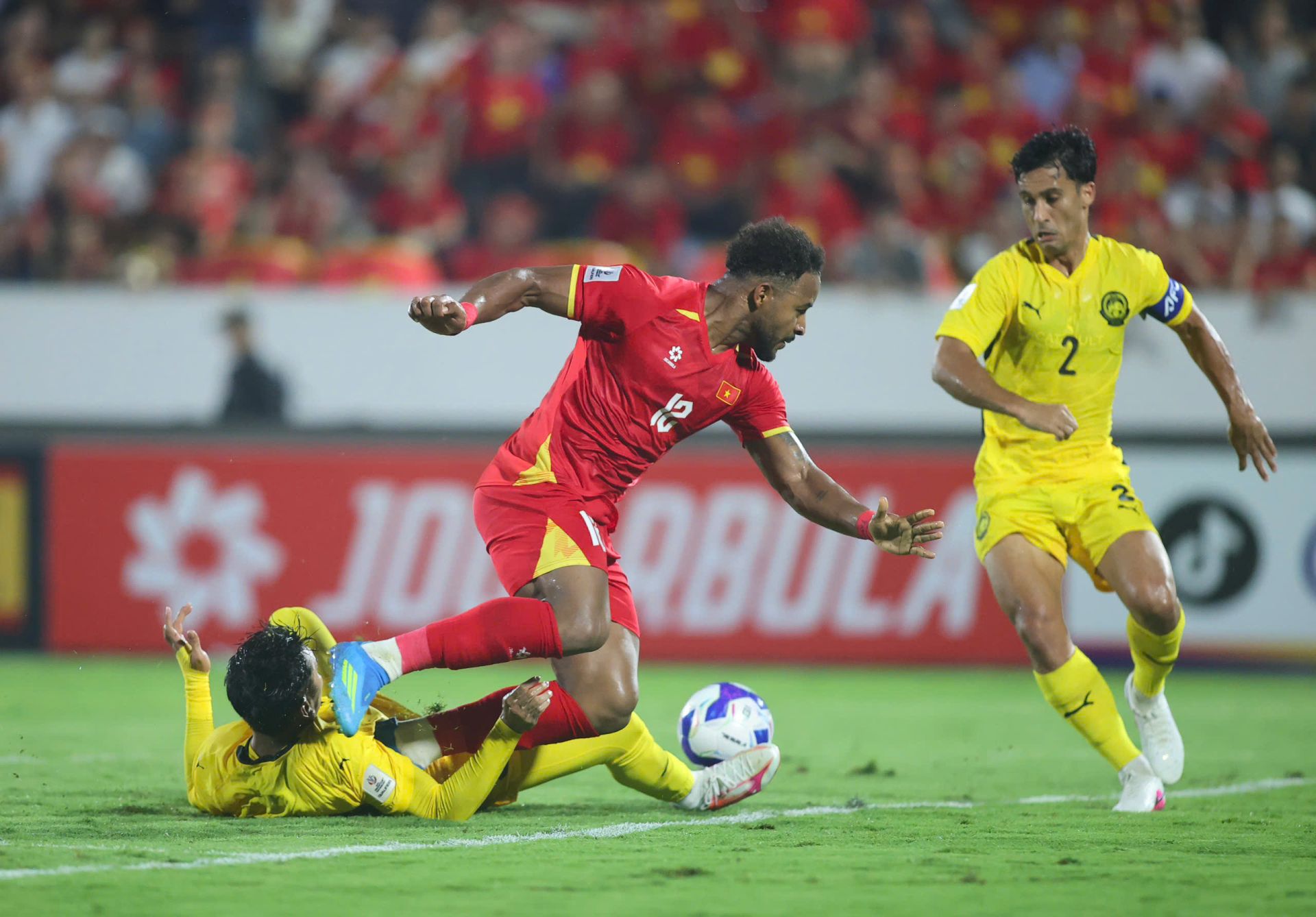 Xuân Son lập cú đúp, tuyển Việt Nam toàn thắng vòng loại Asian Cup