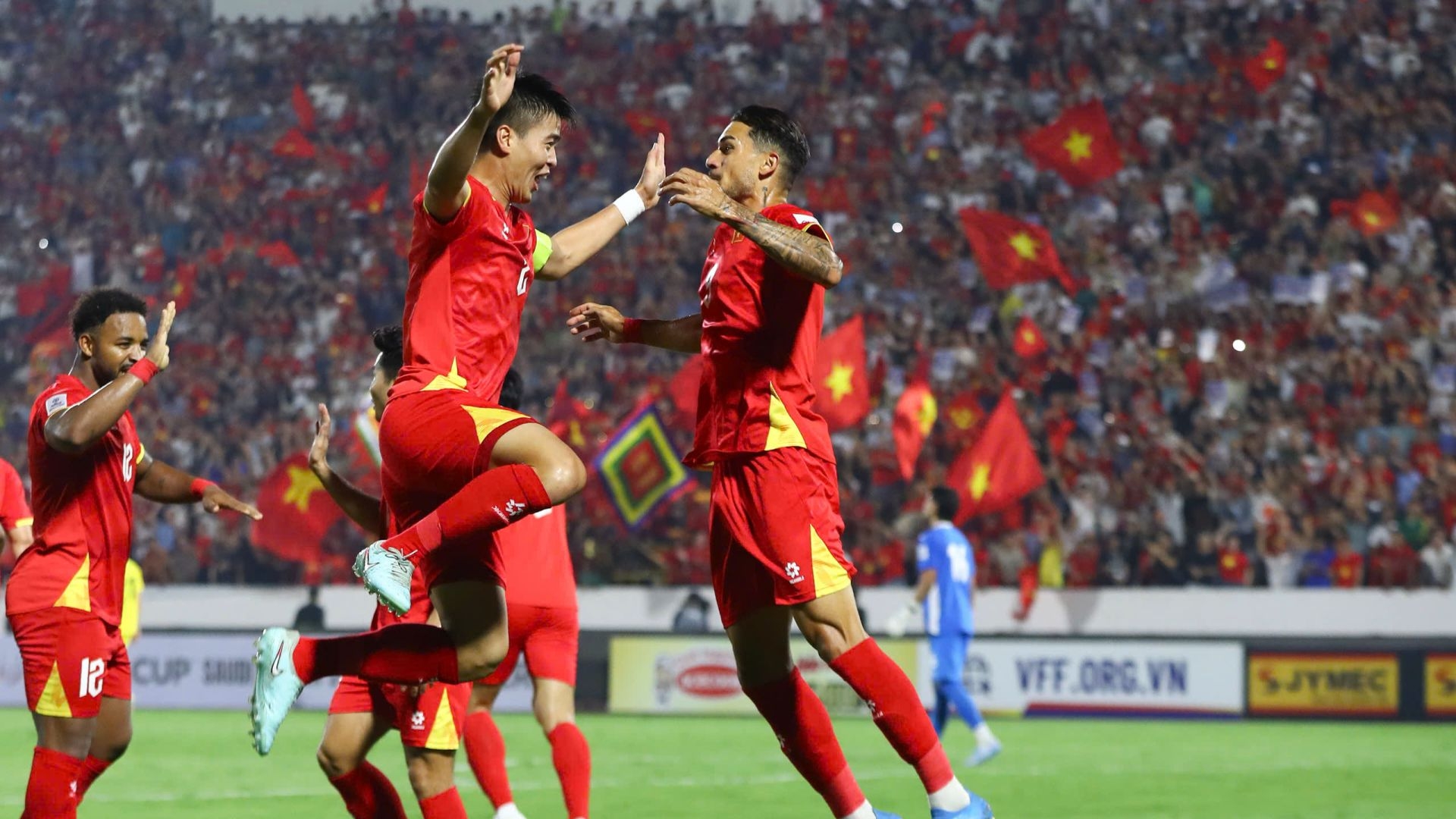 Xuân Son lập cú đúp, tuyển Việt Nam toàn thắng vòng loại Asian Cup