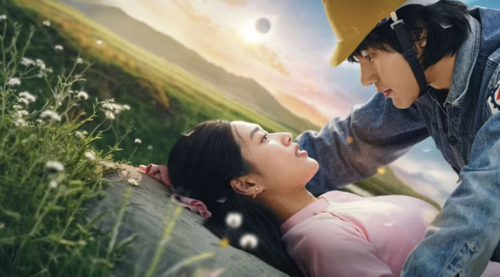 Phim "Hẹn em ngày nhật thực": Từ những dòng review cảm xúc đến ngôi đầu phòng vé