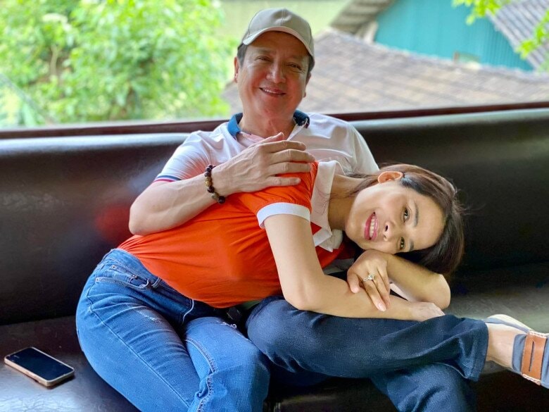 NSƯT Chí Trung phản hồi việc kết hôn với bạn gái Ý Lan kém 18 tuổi để xét tặng NSND NSƯT Chí Trung phản hồi việc kết hôn với bạn gái Ý Lan kém 18 tuổi để xét tặng NSND