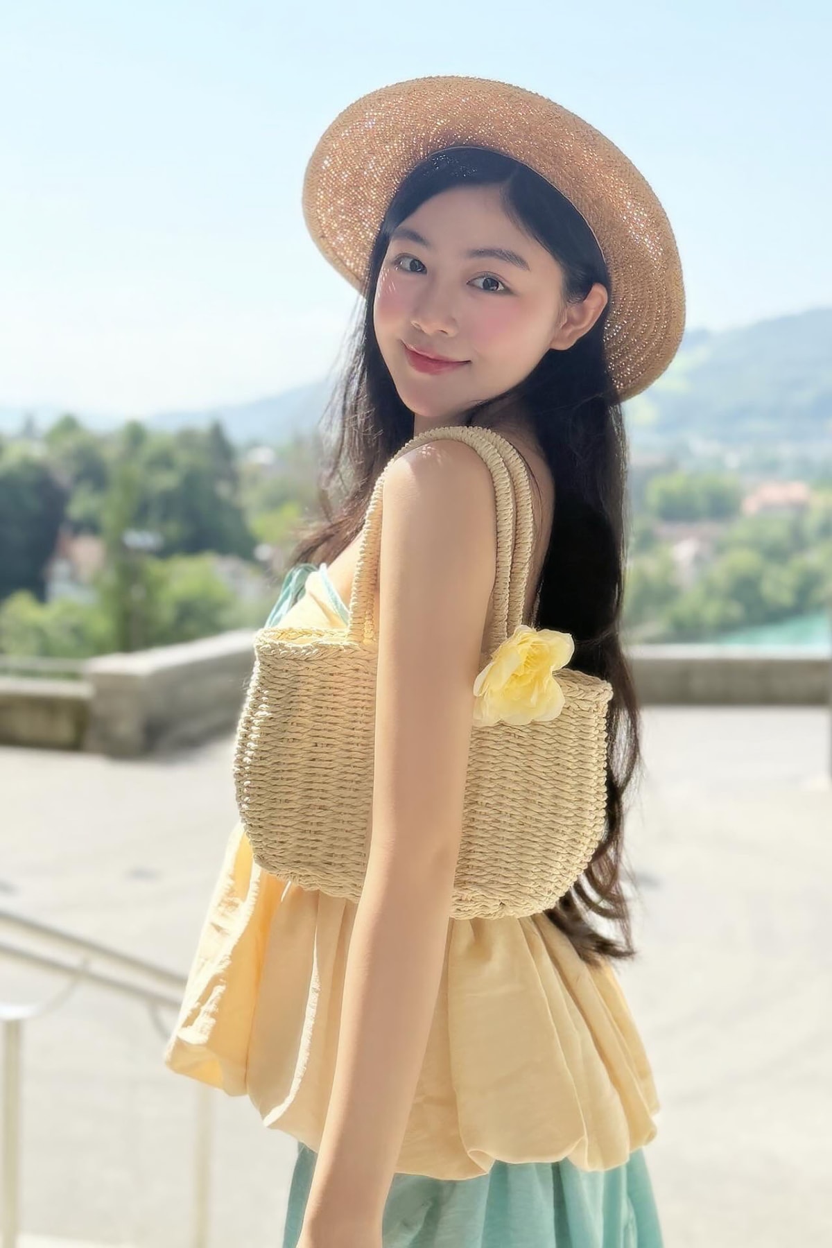 Lọ Lem nhà MC Quyền Linh: Nhan sắc tuổi 20 và hành trình thiện nguyện đầy cảm hứng Lọ Lem nhà MC Quyền Linh: Nhan sắc tuổi 20 và hành trình thiện nguyện đầy cảm hứng